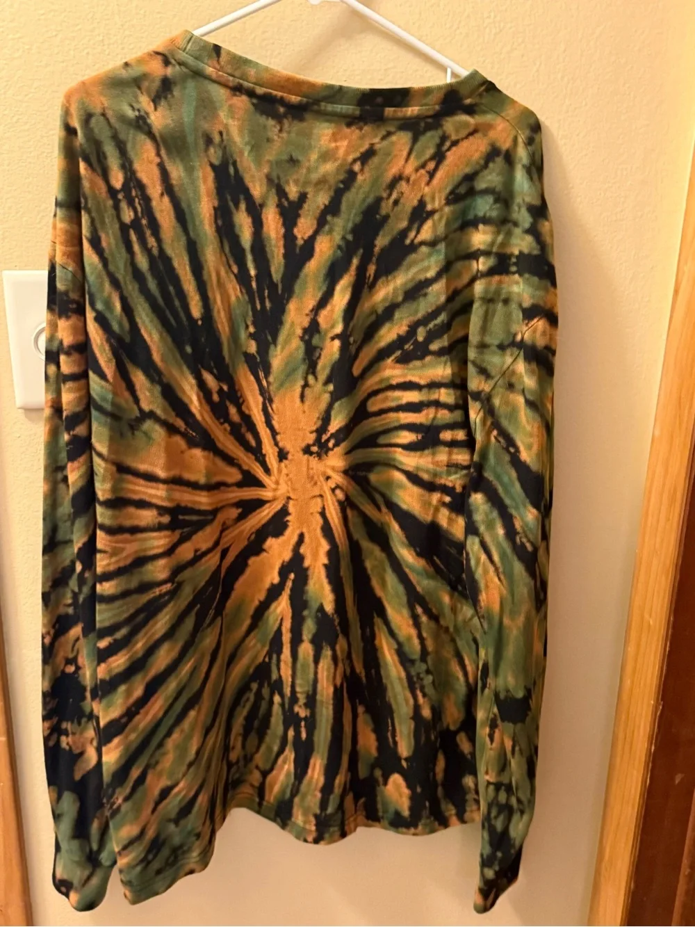 Aeropostale Tie-Dye Skirt in Green, Tan and Black - Picture 2 of 3